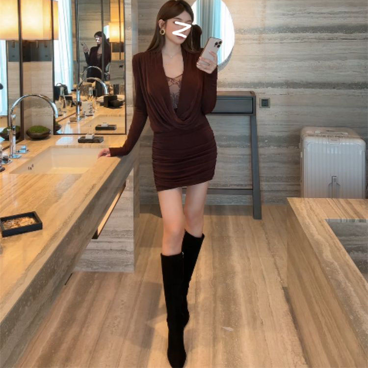 微胖大码性感轻熟辣妹风气质连衣裙女秋季新款修身显瘦荡领短裙子