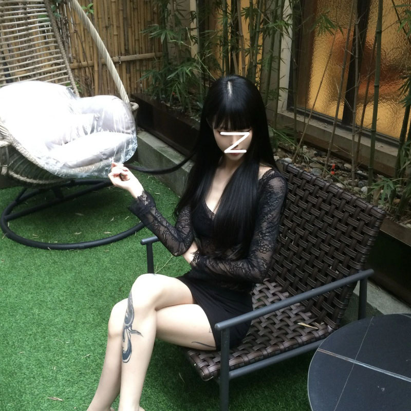 新款性感辣妹御姐修身显瘦V领上衣复古轻奢黑色蕾丝百搭露背衬衫