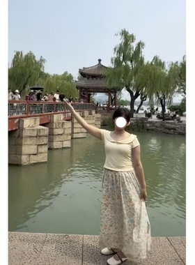 新款温柔通勤黄色娃娃领短袖上衣大码高腰显瘦碎花半裙时尚两件套