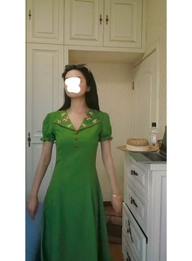 新款森系时尚短袖绿色连衣裙女夏季设计感小众翻领收腰显瘦中长裙