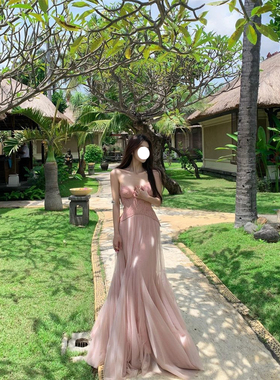 法式微胖超好看温柔风鱼骨抹胸连衣裙新款海边拍照绝美修身长裙