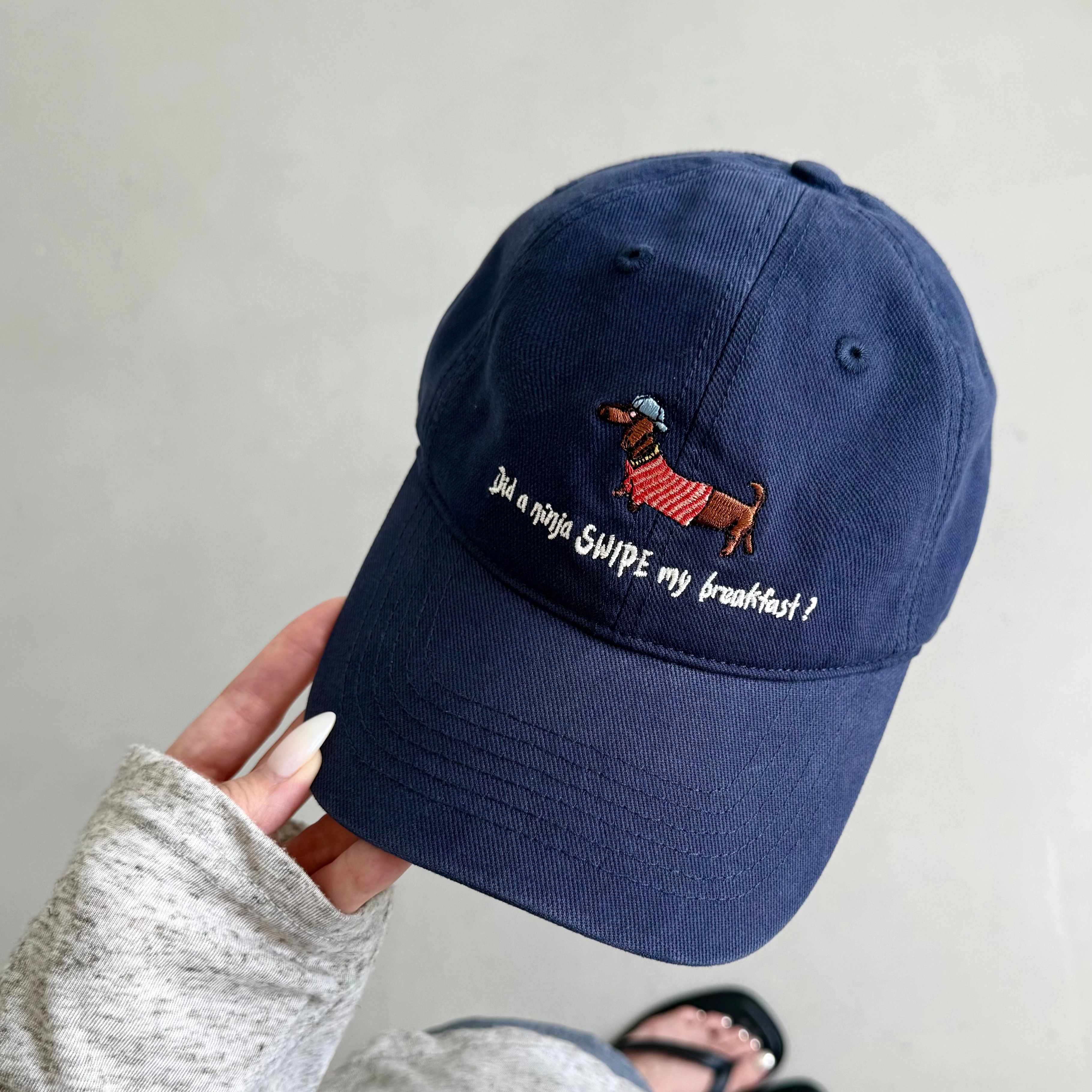 Purey藏青腊肠狗刺绣鸭舌帽