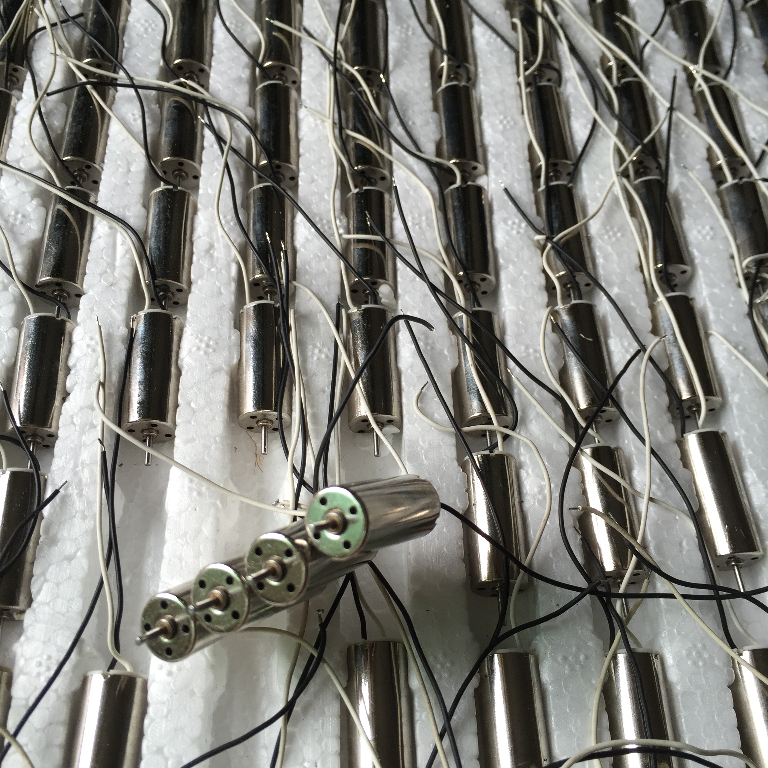 8.5*20航模小四轴飞行器钕铁硼强磁820空心杯电机黑白线50800转