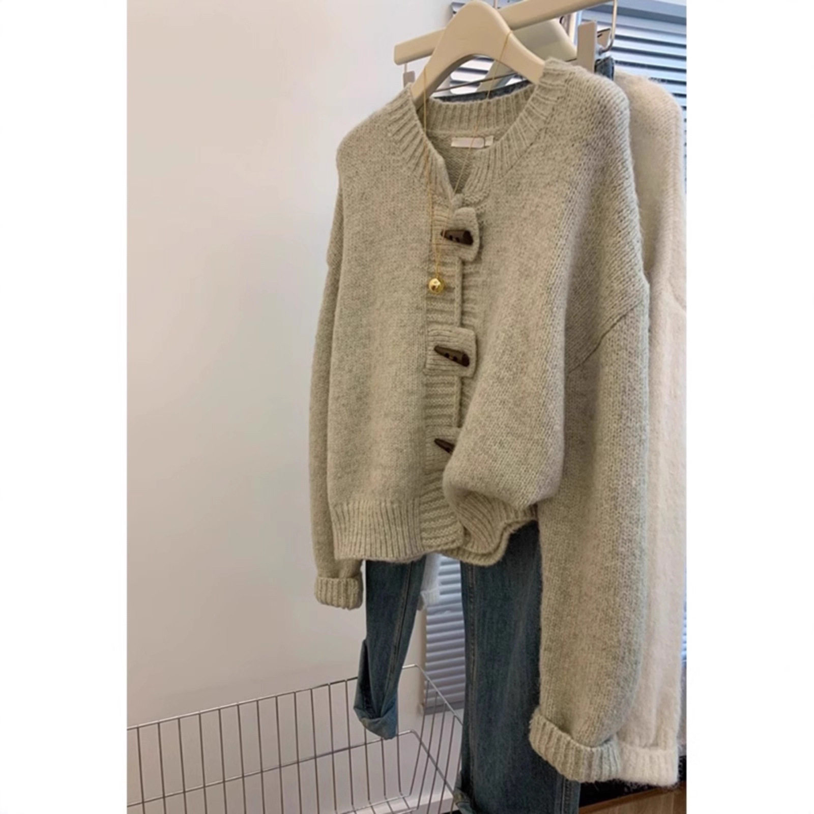 复古牛角扣毛衣外套女秋慵懒风欧货短款小个子独特内搭针织开衫