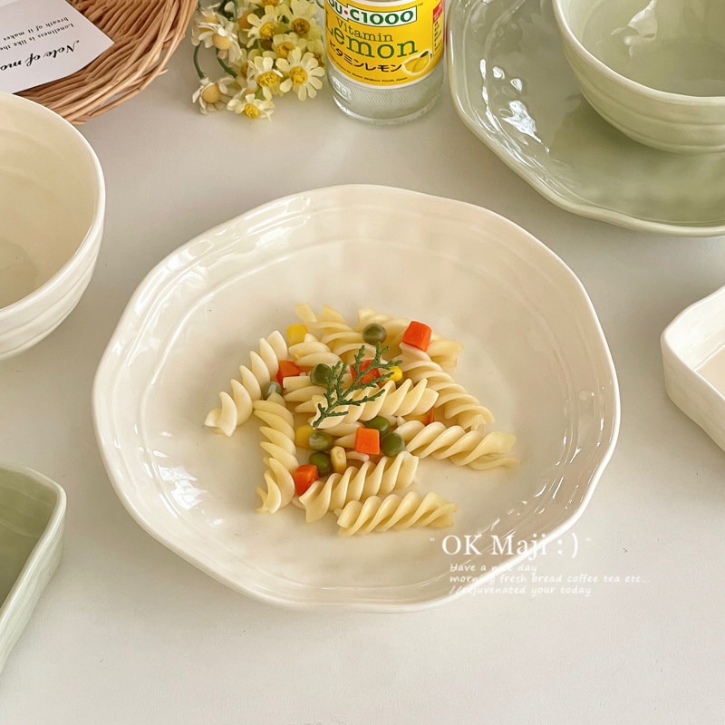 简约奶油风陶瓷甜品盘