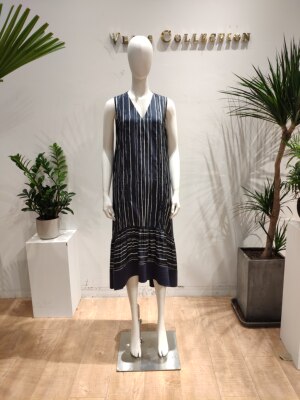 通勤H版型条纹无袖V领设计