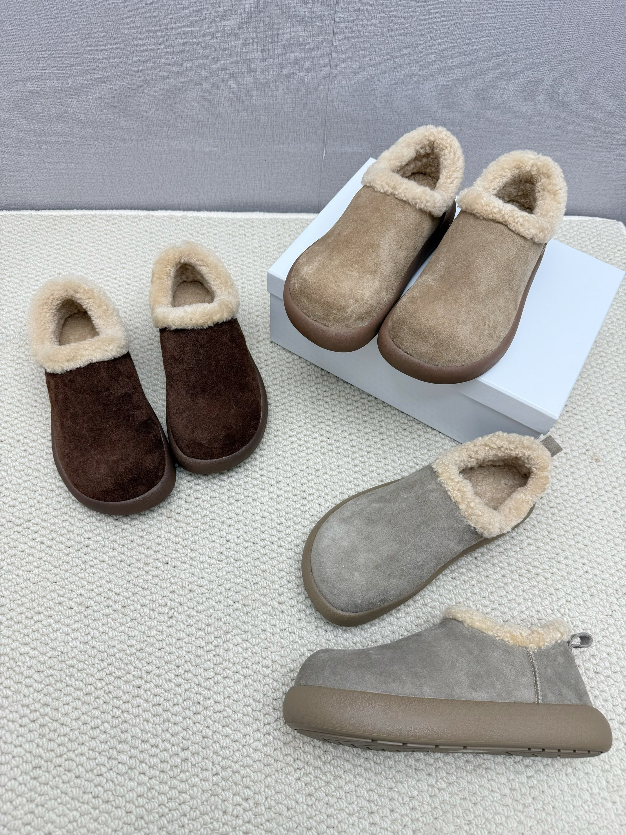 东莞产女时尚乐福鞋皮毛一体面丝光牛绒裡真羊毛厚底2Cm保暖耐穿