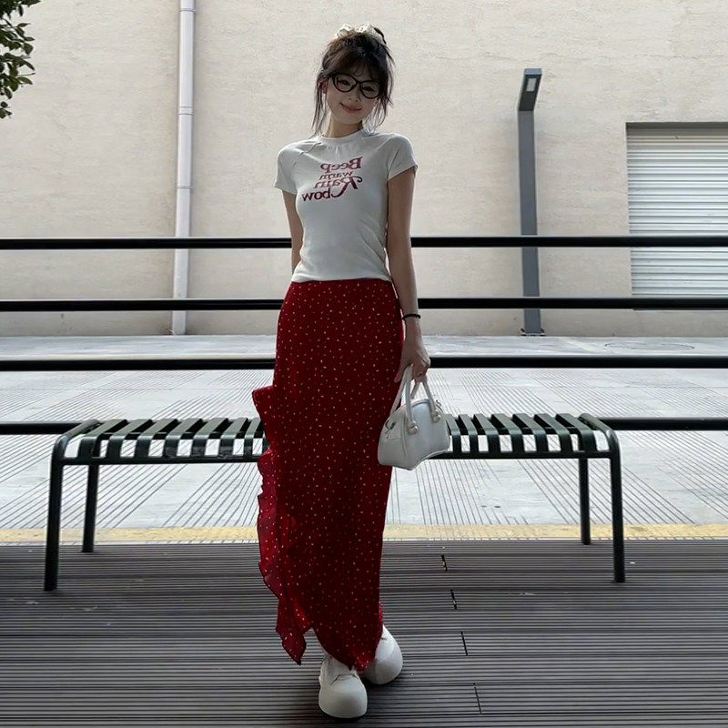 2026新款早秋不规则复古红色碎花洋装子女秋冬绝美短袖T恤套装