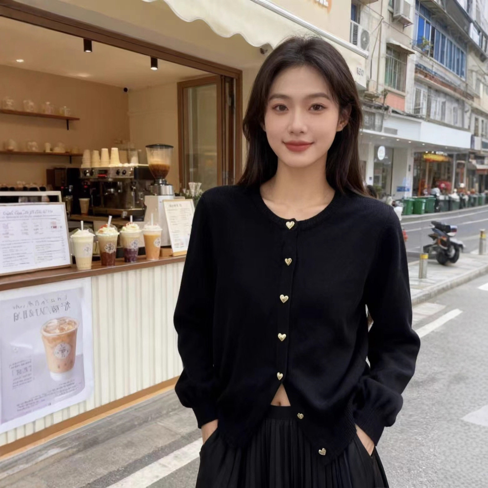 2025秋冬圆领爱心纽扣纯