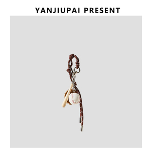 新款miumiu风保龄球挂绳配饰手提公文包绑带式包挂绳挂件设计感