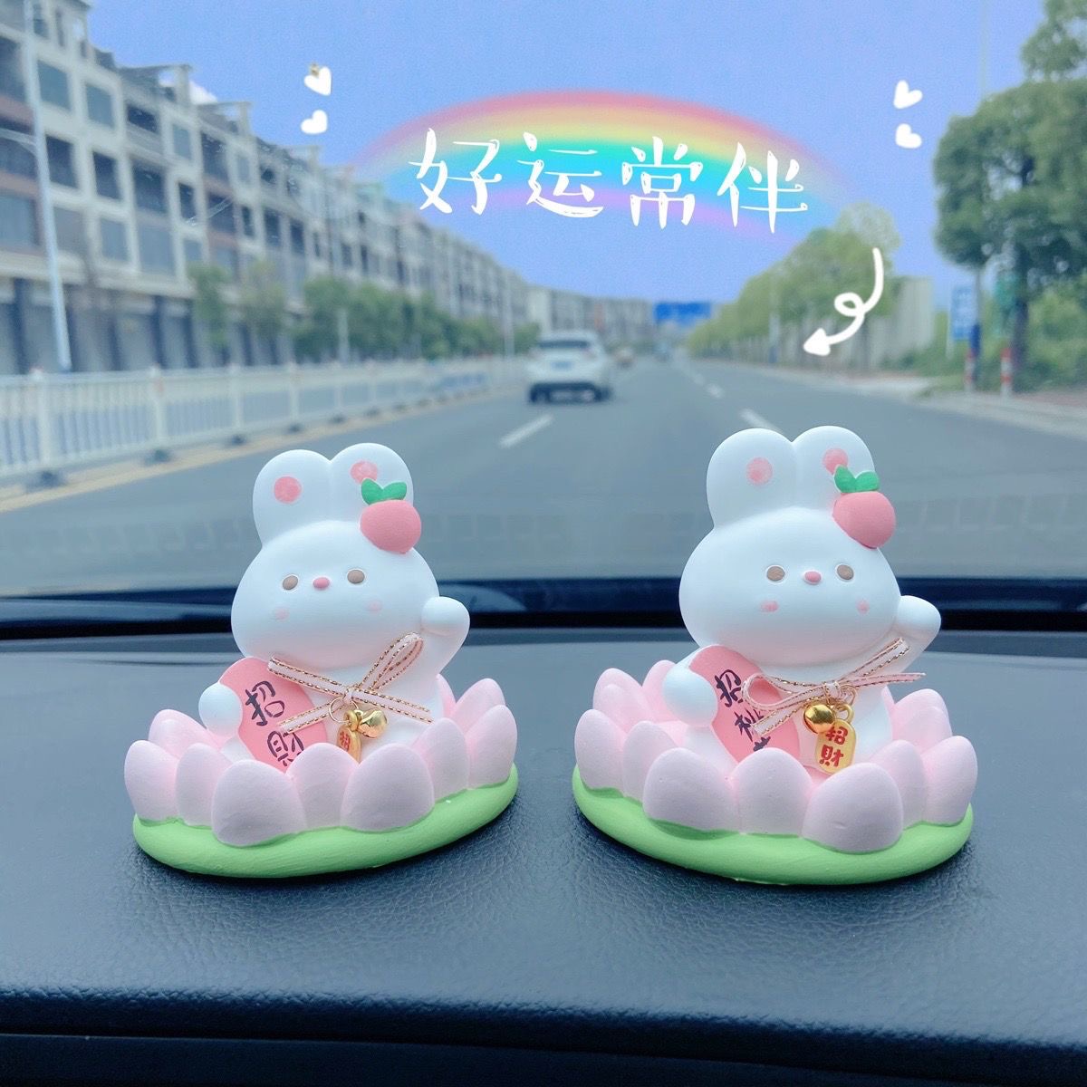 好运莲莲兔2025新款汽车中控台车内饰品摆件车载香薰扩香石装饰女