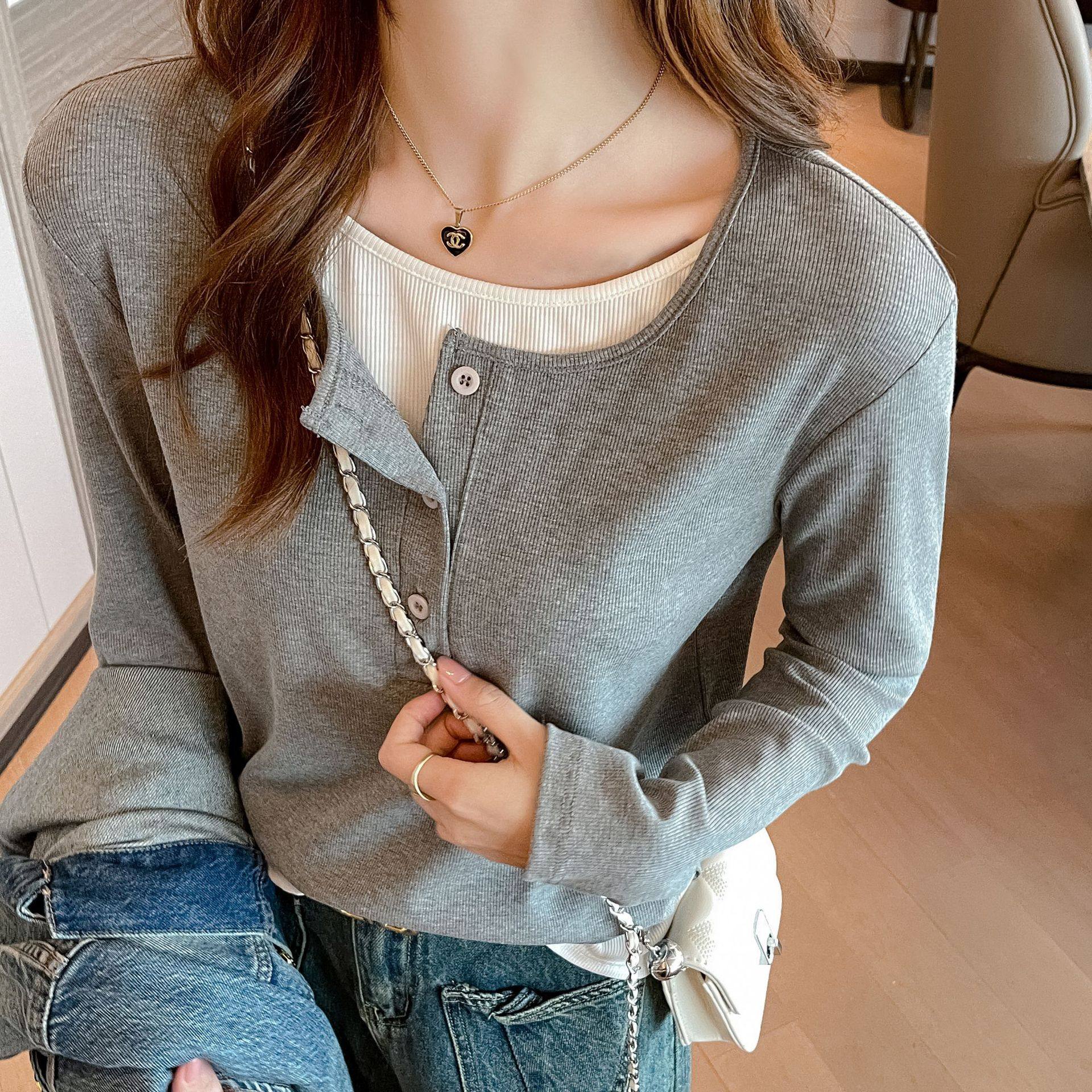 W韩系撞色假两件正肩长袖上衣女秋冬宽松休闲百搭打底衫内搭外穿，保暖内衣，搜酷衣阁