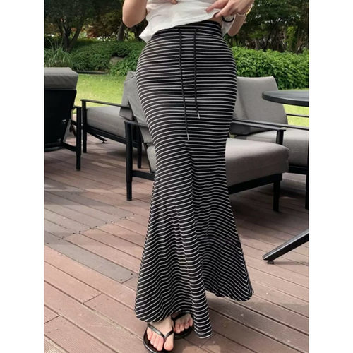 条纹女士半身中长裙Striped women's half body mid length skirt