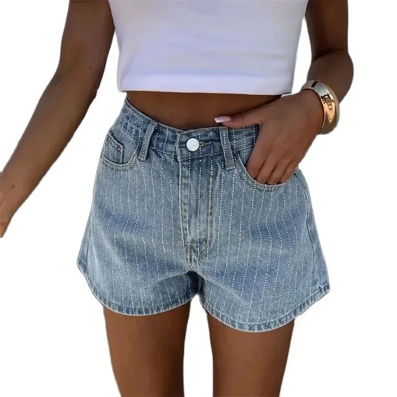 Hot stamping straight leg denim shorts 女士烫钻直筒牛仔短裤