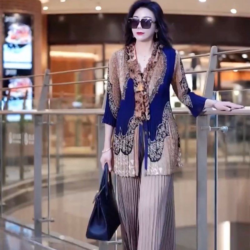 2023文彩褶皱新款花色小衫上衣风琴阔腿裤裙两件套装中老年妈妈装