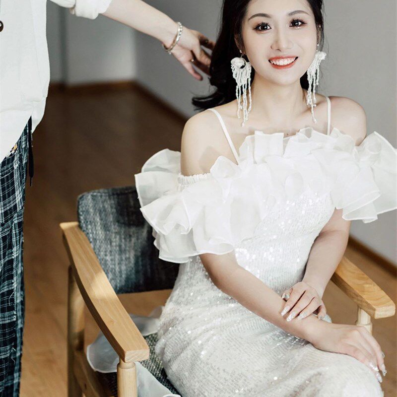 白色晚礼服鱼尾裙小众一字肩订婚日常可穿成人礼毕业吊带连衣裙女