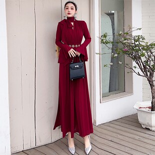 气质显瘦喇叭袖长袖内搭垂感冬天连衣裙女新款小妈感收腰大摆长裙