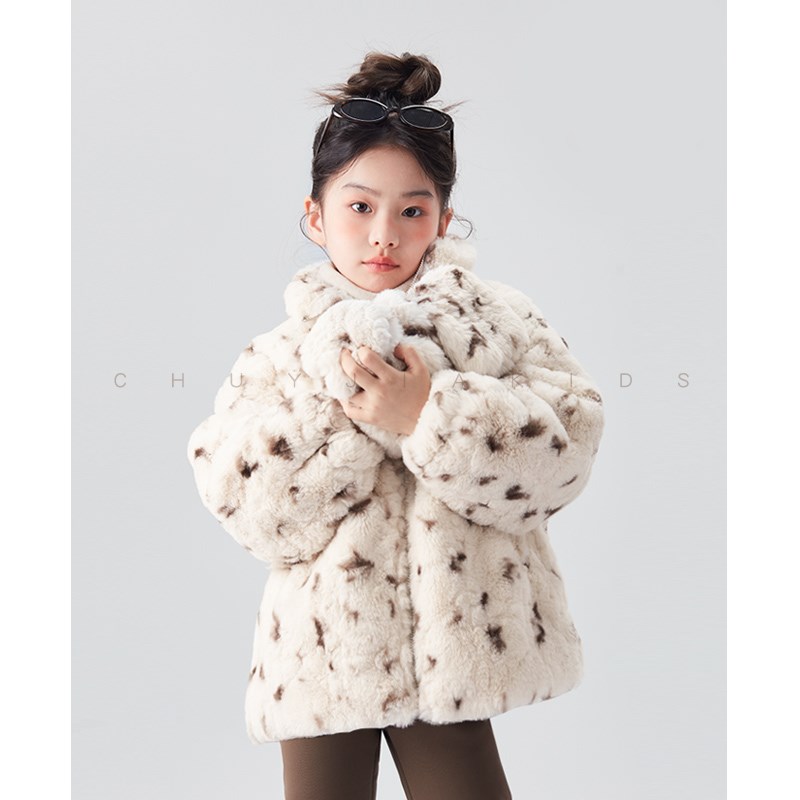 初羽家女童豹纹皮草外套2024新款秋冬季儿童保暖加棉加厚围脖上衣