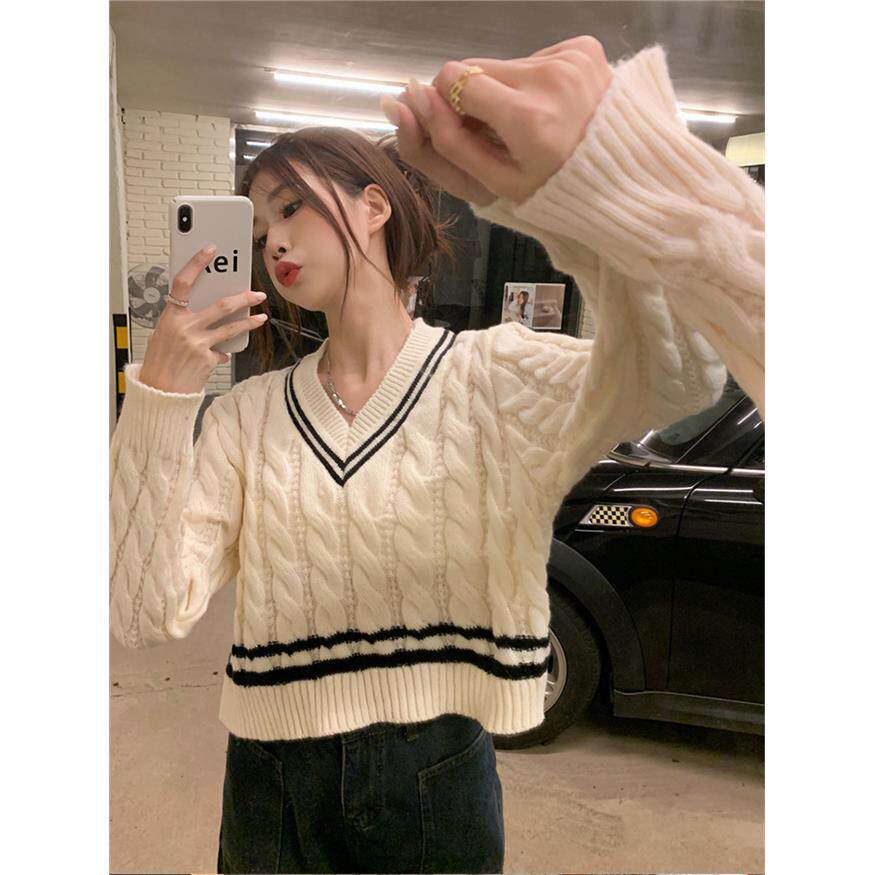 学院风撞色V领麻花毛衣女