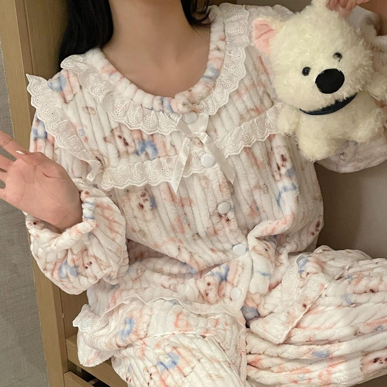 冬日公主风蕾丝边睡衣柔软细腻