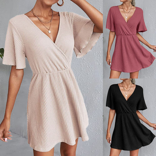 A solid color mid-waist V-neck dress 纯色V领收腰简约风连衣裙