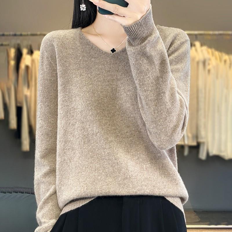 高级感~V领毛衣秋冬女内搭大码宽松时尚洋气可外穿针织打底衫女