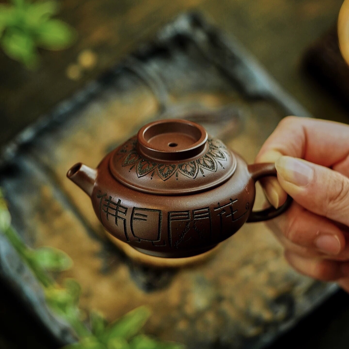 宜兴紫砂壶花开见佛忘忧壶原矿紫泥小容量90cc手工刻绘精美花纹