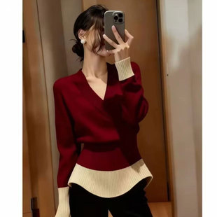 圣诞新年红色拼接v领收腰毛衣女秋冬季修身显瘦高级感打底针织衫