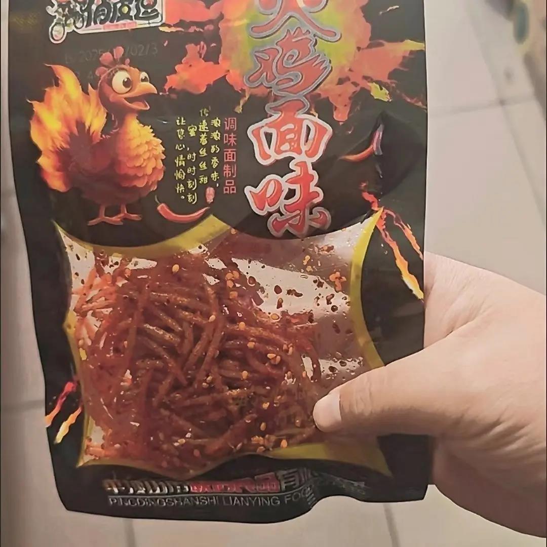 俏皮逗火鸡面辣条20g香辣休闲零食网红辣丝童年怀旧小吃校园食品