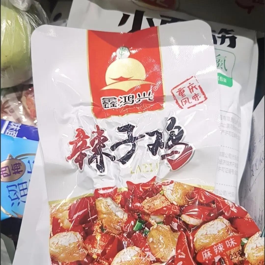 重庆鑫鸿兴辣子鸡麻辣味烧烤味即食炒鸡丁辣条童年解馋小吃零食