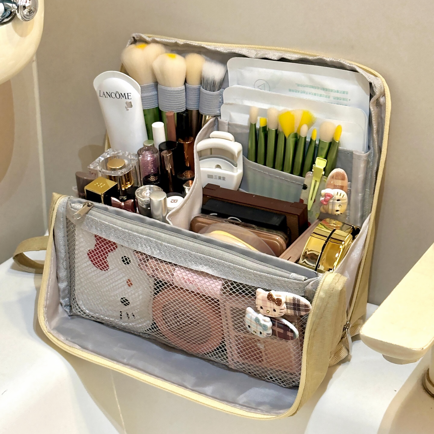 化妆包女2025新款大容量便携式外出旅行洗漱包化妆品分区收纳袋