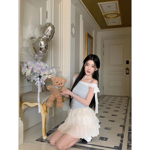 YYW汪澜的妹妹蓝白拼色上衣套装