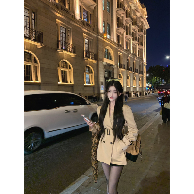 YYW汪澜的妹妹利落风衣外套