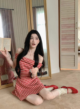 YIYIWANG 红白舞会 红格收腰一字肩上衣百搭显瘦纯欲复古连衣裙女