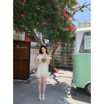 YYW汪澜的妹妹刺绣露肩连衣裙