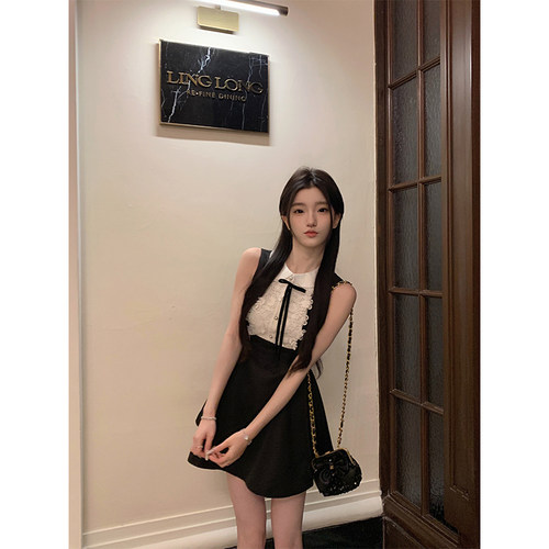 YIYIWANG两色刺绣无袖连衣裙