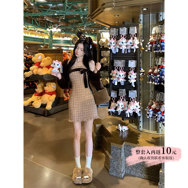 YYW汪澜的妹妹抹胸裙毛绒坎肩