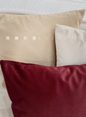 温柔舒适的配色红丝绒氛围布置沙发抱枕靠垫民宿酒店