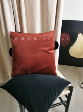 晚睡的猫复古深酒红黑丝绒抱枕沙发靠枕红与黑的 浪漫碰撞