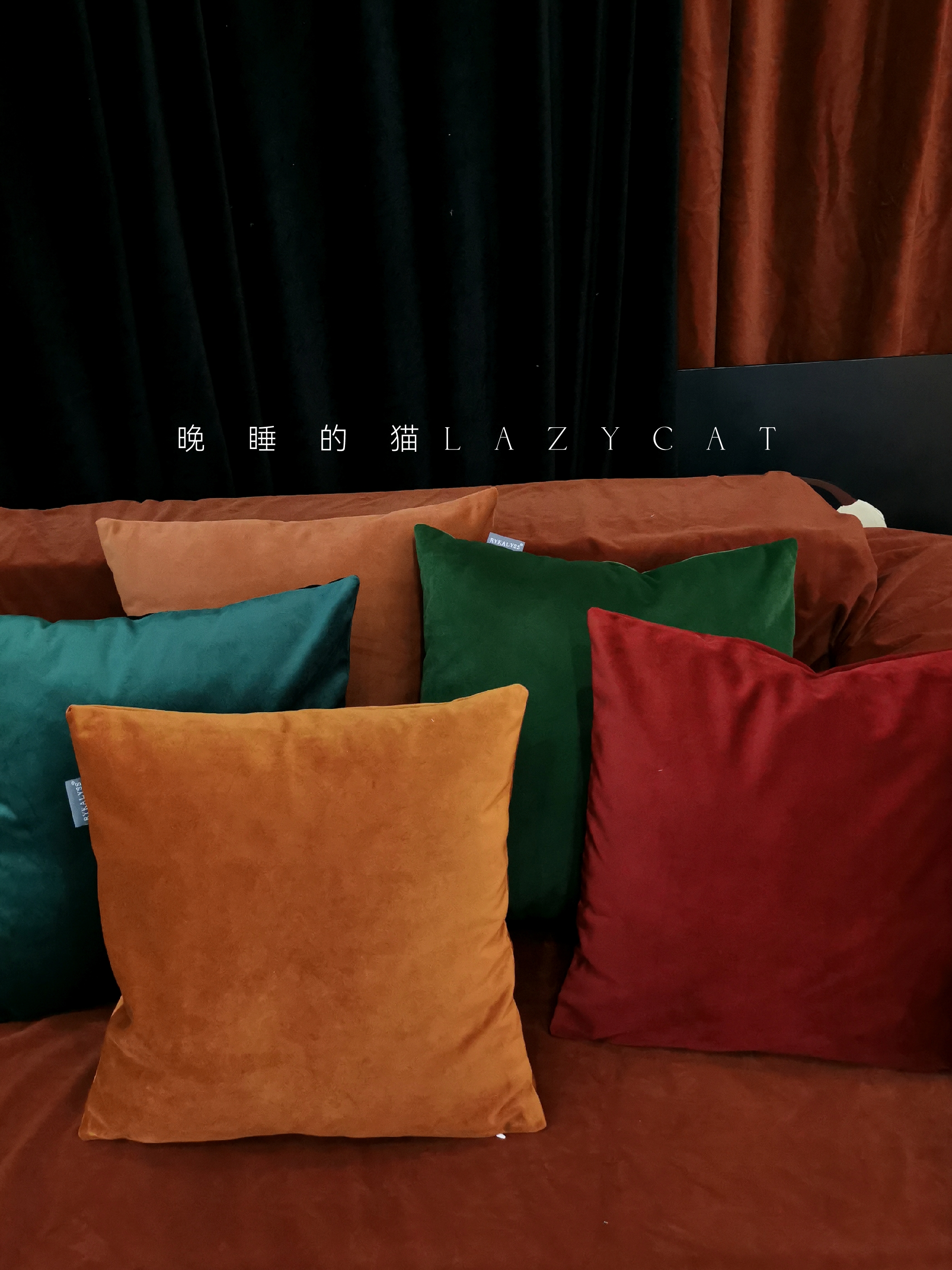 晚睡的猫圣诞绿复古红色丝绒抱枕靠枕焦糖法式美式中古风