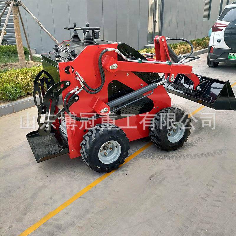 小型四驱滑移装载机燃油式轮式滑移装载机可装可卸载的滑移装载车
