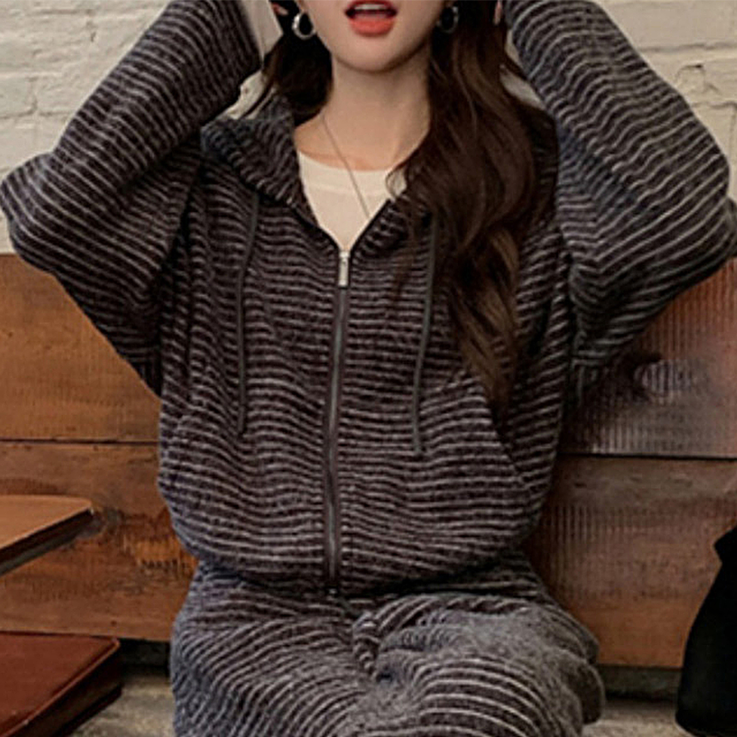 2025秋季高级灰慵懒风条纹连帽卫衣女宽松显瘦拉链开衫休闲上衣潮
