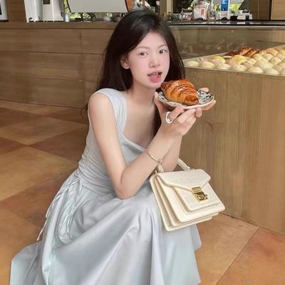 茶歇法式蓝色连衣裙子女夏季小个子初恋收腰显瘦度假抽绳吊带长裙
