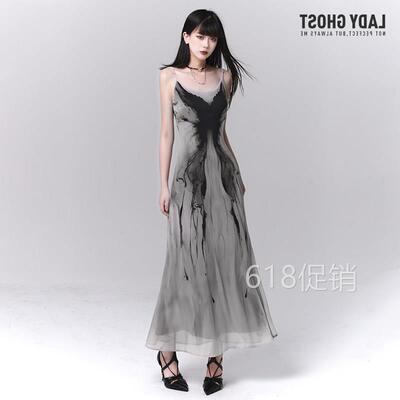 幽灵少女灰色吊带洋装子艺术生清冷感收腰包臀裙长版设计感穿搭
