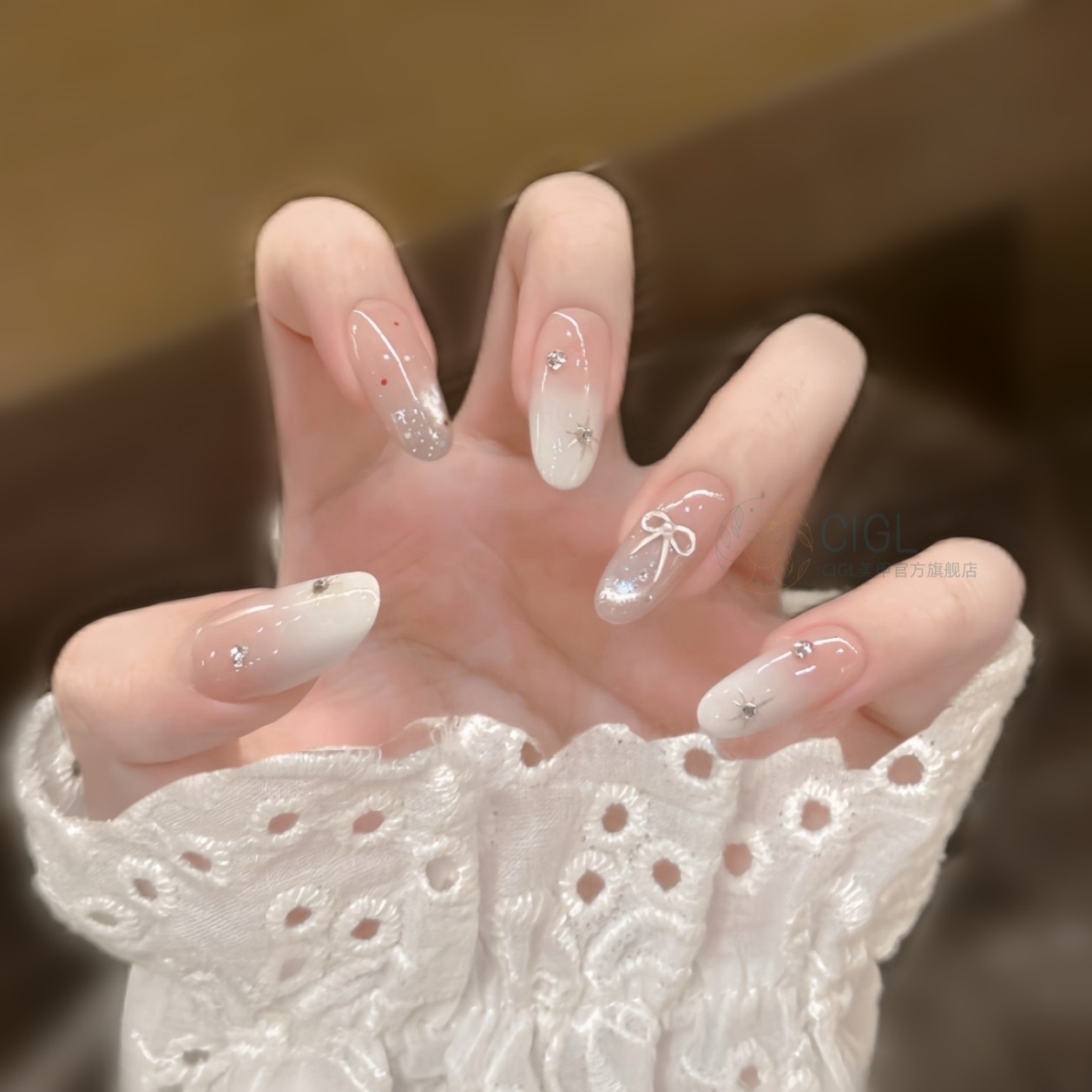 手工穿戴甲奶白冰激凌渐变美甲气质新款高级感显白温柔蝴蝶结甲片