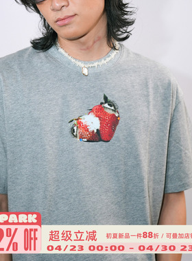 O3PARK夏季新款百搭纯棉针织短袖 宽松复古水果“草莓”印花T恤