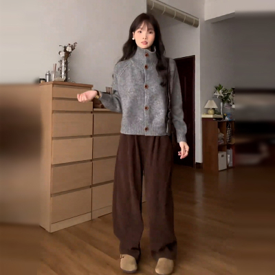 灰色针织高领早秋毛衣开