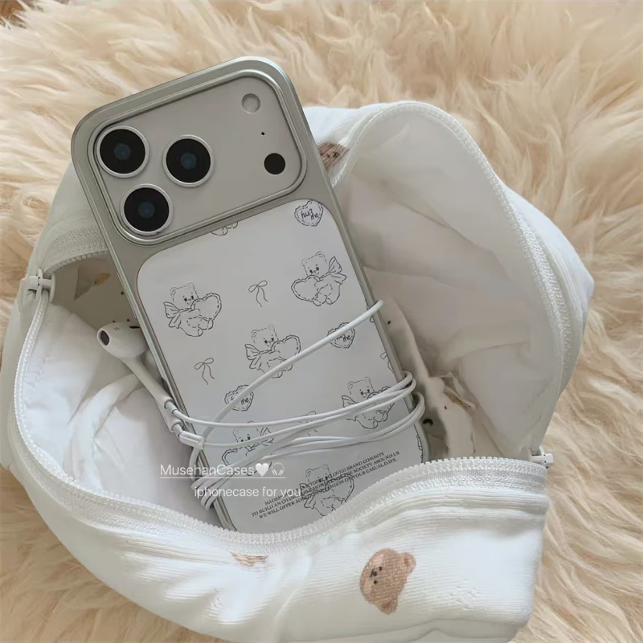 白底爱心熊肤感水凝壳适用苹果17promax手机壳iPhone16/15/14/13pro小众创意MATE70PRO华为P80小米17荣耀400