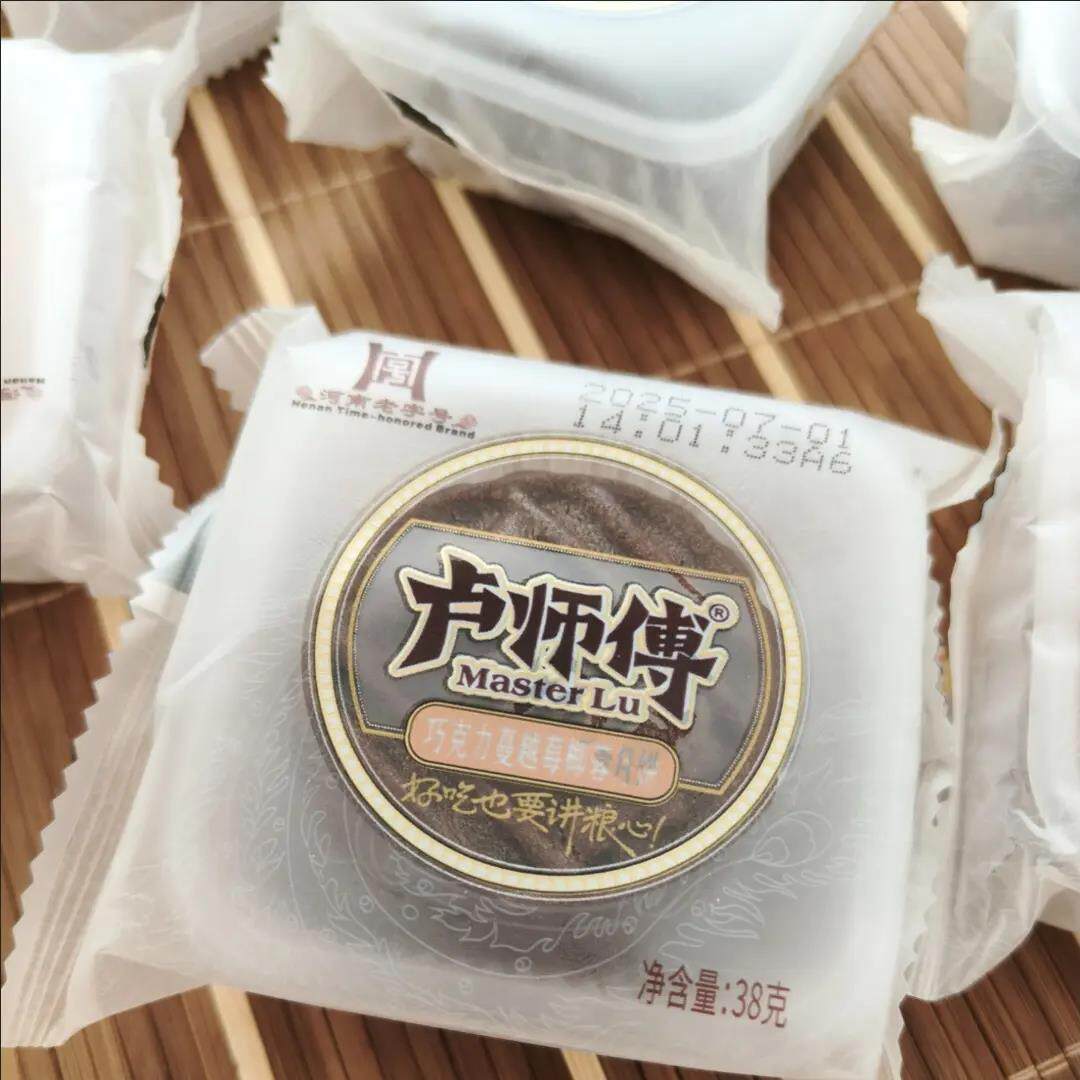 月饼卢师傅椰蓉中秋月饼五仁花生酥皮老式黑芝麻苏式月整箱