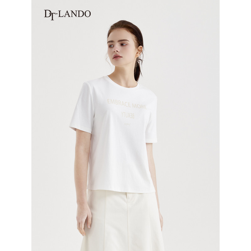 基础版型搭配寓意美好的印花